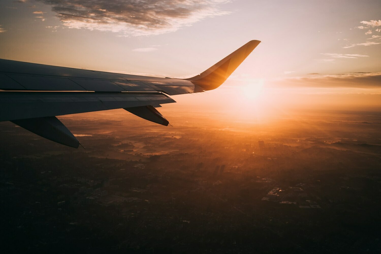 TRAVEL-страхування – це поліс, який забезпечує фінансовий захист під час подорожей за кордон або в межах країни. 